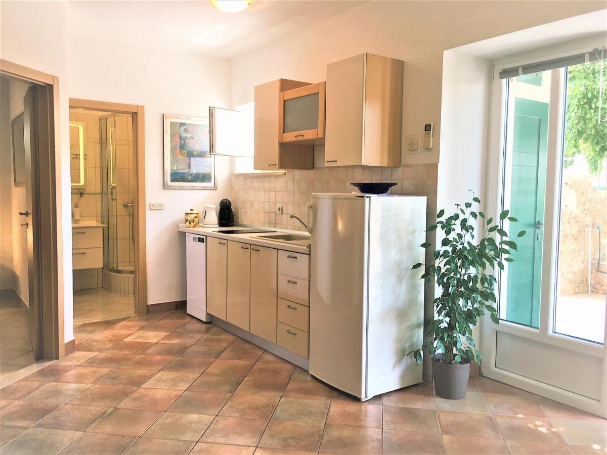 Apartments Obala Бол Экстерьер фото