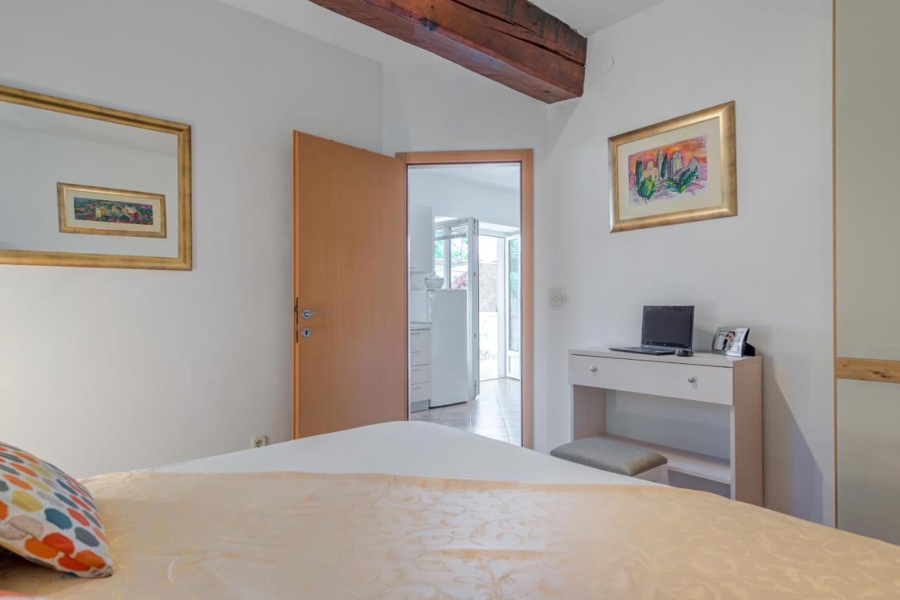 Apartments Obala Бол Экстерьер фото