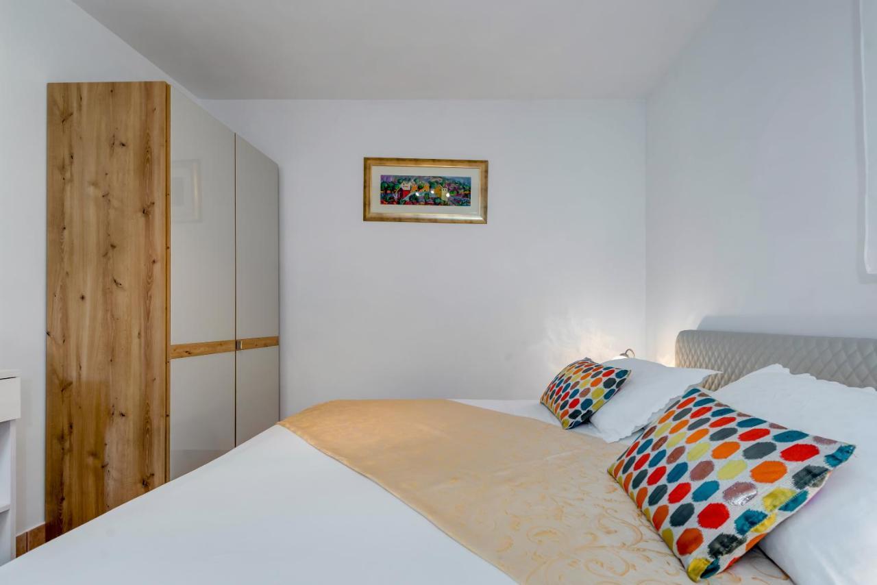 Apartments Obala Бол Экстерьер фото