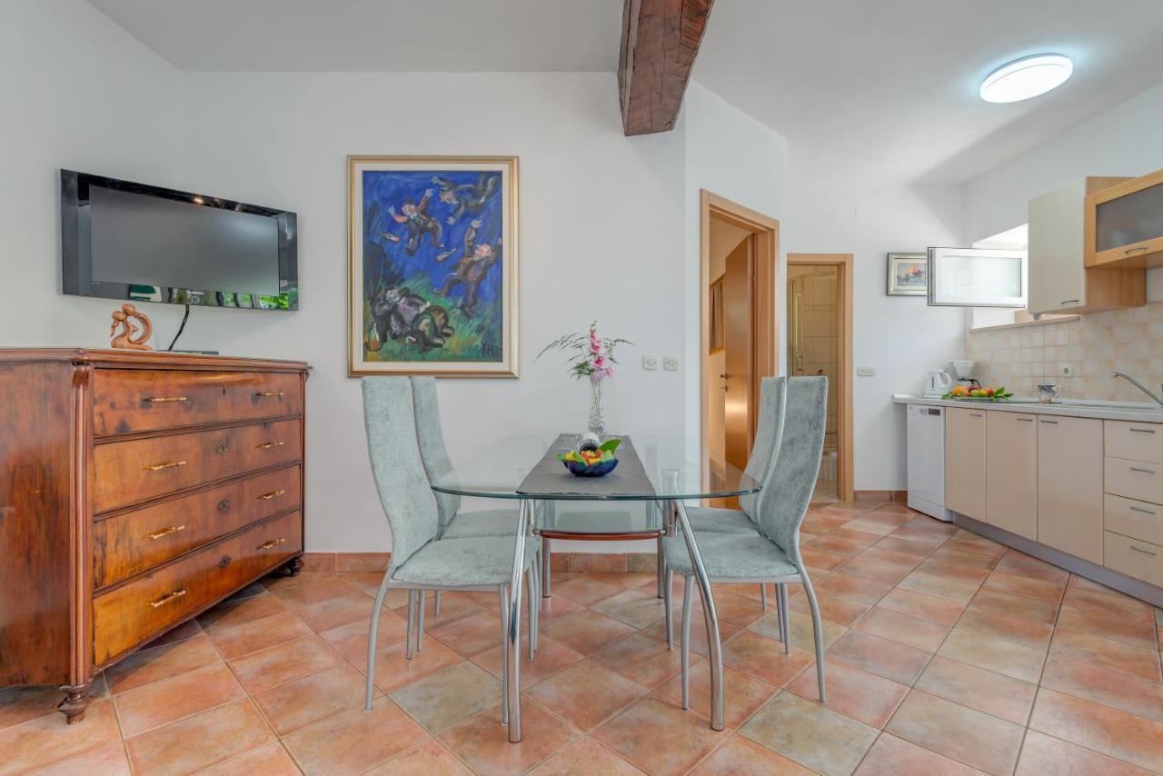 Apartments Obala Бол Экстерьер фото