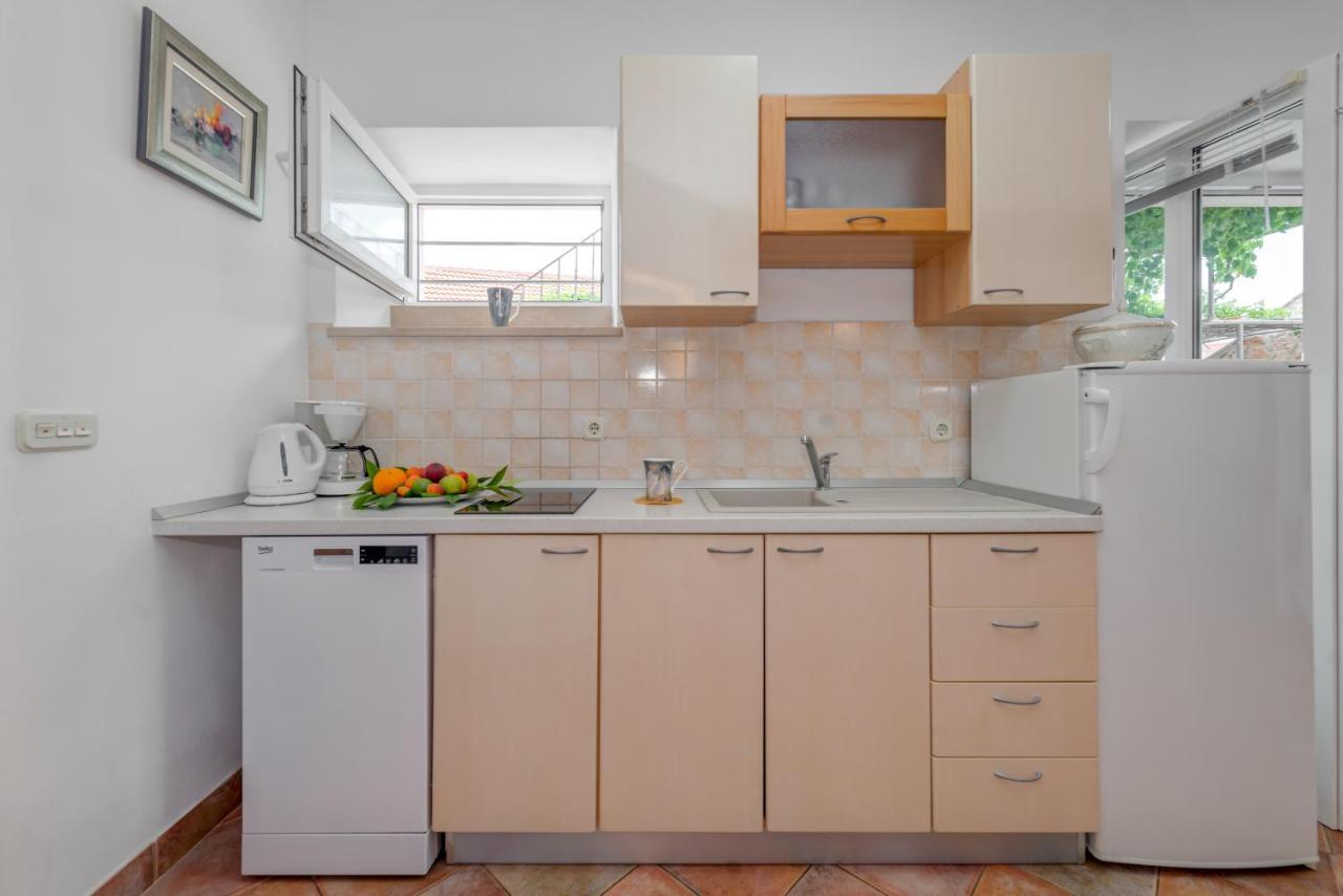 Apartments Obala Бол Экстерьер фото