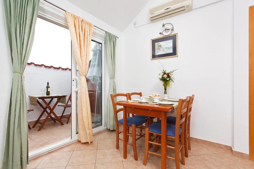 Apartments Obala Бол Экстерьер фото